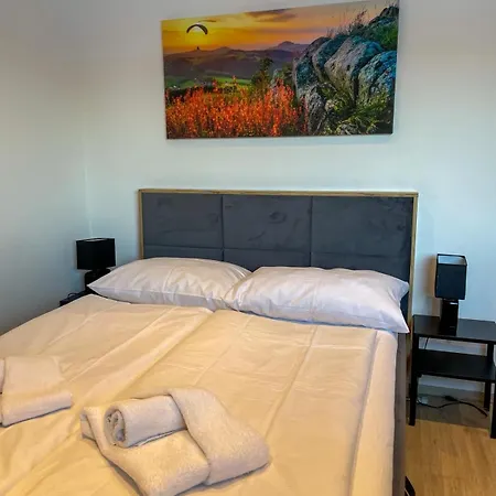 Mama-apartments - Haus Martina Im Herzen Der Rhoen - 3 Einzelbuchbare Moderne Fuer 2-8 Personen, Terrasse, Balkon, Garten, Und E-bike Keller, Lounge, Freies Wlan, Familienfreundlich