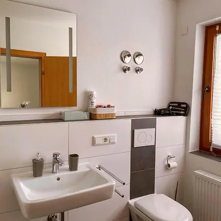 Mama-apartments - Haus Martina Im Herzen Der Rhoen - 3 Einzelbuchbare Moderne Fuer 2-8 Personen, Terrasse, Balkon, Garten, Und E-bike Keller, Lounge, Freies Wlan, Familienfreundlich Poppenhausen