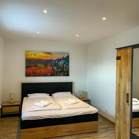 Mama-apartments - Haus Martina Im Herzen Der Rhoen - 3 Einzelbuchbare Moderne Fuer 2-8 Personen, Terrasse, Balkon, Garten, Und E-bike Keller, Lounge, Freies Wlan, Familienfreundlich Apartmán