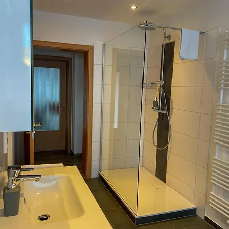 Mama-apartments - Haus Martina Im Herzen Der Rhoen - 3 Einzelbuchbare Moderne Fuer 2-8 Personen, Terrasse, Balkon, Garten, Und E-bike Keller, Lounge, Freies Wlan, Familienfreundlich Poppenhausen