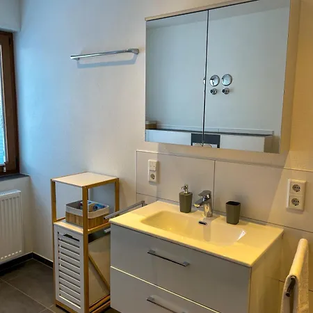 Mama-apartments - Haus Martina Im Herzen Der Rhoen - 3 Einzelbuchbare Moderne Fuer 2-8 Personen, Terrasse, Balkon, Garten, Und E-bike Keller, Lounge, Freies Wlan, Familienfreundlich *