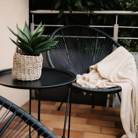 Mama-apartments - Haus Martina Im Herzen Der Rhoen - 3 Einzelbuchbare Moderne Fuer 2-8 Personen, Terrasse, Balkon, Garten, Und E-bike Keller, Lounge, Freies Wlan, Familienfreundlich * Poppenhausen