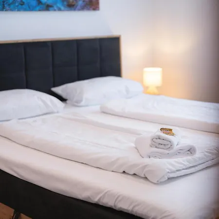 Mama-apartments - Haus Martina Im Herzen Der Rhoen - 3 Einzelbuchbare Moderne Fuer 2-8 Personen, Terrasse, Balkon, Garten, Und E-bike Keller, Lounge, Freies Wlan, Familienfreundlich Appartement