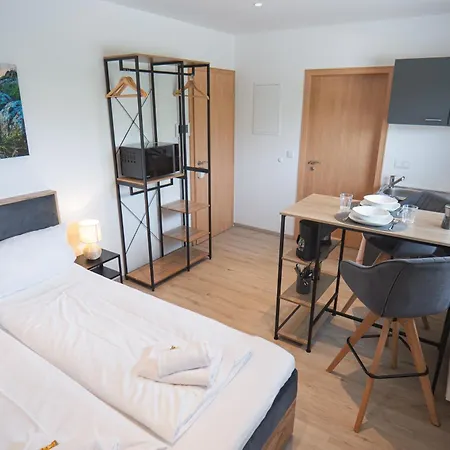 Mama-apartments - Haus Martina Im Herzen Der Rhoen - 3 Einzelbuchbare Moderne Fuer 2-8 Personen, Terrasse, Balkon, Garten, Und E-bike Keller, Lounge, Freies Wlan, Familienfreundlich Appartement *