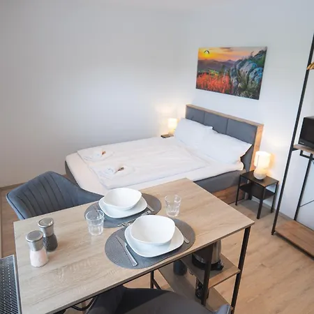 Mama-apartments - Haus Martina Im Herzen Der Rhoen - 3 Einzelbuchbare Moderne Fuer 2-8 Personen, Terrasse, Balkon, Garten, Und E-bike Keller, Lounge, Freies Wlan, Familienfreundlich * Poppenhausen