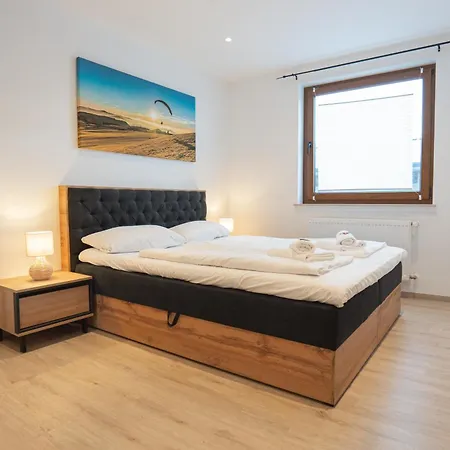 Mama-apartments - Haus Martina Im Herzen Der Rhoen - 3 Einzelbuchbare Moderne Fuer 2-8 Personen, Terrasse, Balkon, Garten, Und E-bike Keller, Lounge, Freies Wlan, Familienfreundlich Appartement Poppenhausen