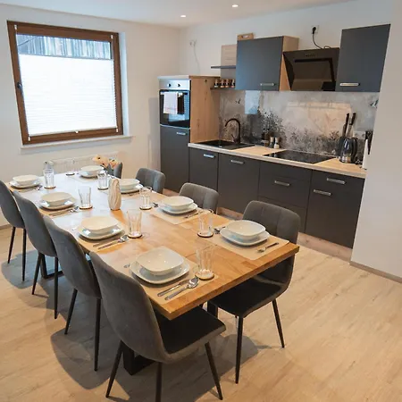 Mama-apartments - Haus Martina Im Herzen Der Rhoen - 3 Einzelbuchbare Moderne Fuer 2-8 Personen, Terrasse, Balkon, Garten, Und E-bike Keller, Lounge, Freies Wlan, Familienfreundlich * Poppenhausen
