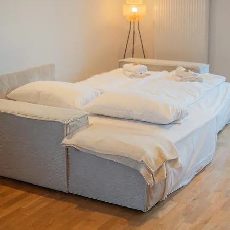 Mama-apartments - Haus Martina Im Herzen Der Rhoen - 3 Einzelbuchbare Moderne Fuer 2-8 Personen, Terrasse, Balkon, Garten, Und E-bike Keller, Lounge, Freies Wlan, Familienfreundlich *