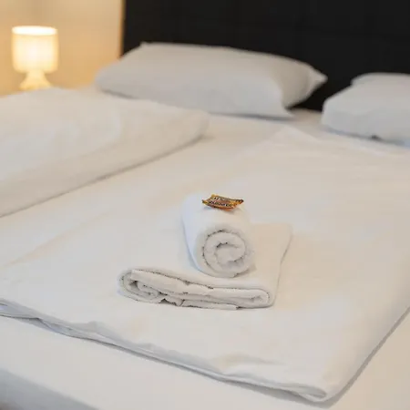 Appartement Mama-apartments - Haus Martina Im Herzen Der Rhoen - 3 Einzelbuchbare Moderne Fuer 2-8 Personen, Terrasse, Balkon, Garten, Und E-bike Keller, Lounge, Freies Wlan, Familienfreundlich *