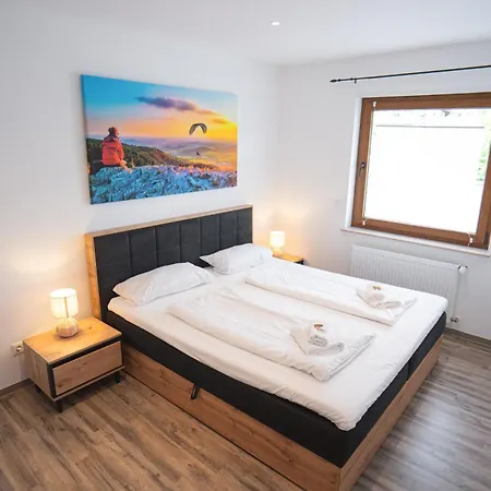 Mama-apartments - Haus Martina Im Herzen Der Rhoen - 3 Einzelbuchbare Moderne Fuer 2-8 Personen, Terrasse, Balkon, Garten, Und E-bike Keller, Lounge, Freies Wlan, Familienfreundlich