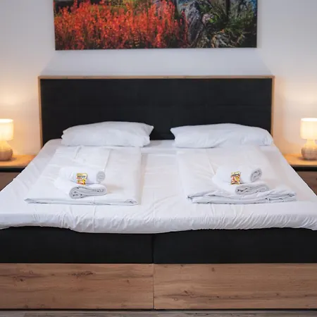 Mama-apartments - Haus Martina Im Herzen Der Rhoen - 3 Einzelbuchbare Moderne Fuer 2-8 Personen, Terrasse, Balkon, Garten, Und E-bike Keller, Lounge, Freies Wlan, Familienfreundlich Appartement Poppenhausen