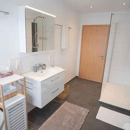 Mama-apartments - Haus Martina Im Herzen Der Rhoen - 3 Einzelbuchbare Moderne Fuer 2-8 Personen, Terrasse, Balkon, Garten, Und E-bike Keller, Lounge, Freies Wlan, Familienfreundlich