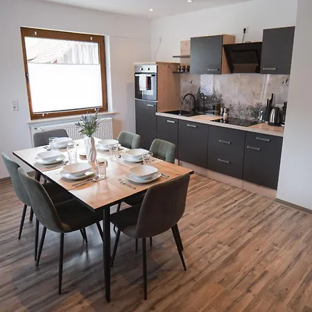 Mama-apartments - Haus Martina Im Herzen Der Rhoen - 3 Einzelbuchbare Moderne Fuer 2-8 Personen, Terrasse, Balkon, Garten, Und E-bike Keller, Lounge, Freies Wlan, Familienfreundlich * Poppenhausen
