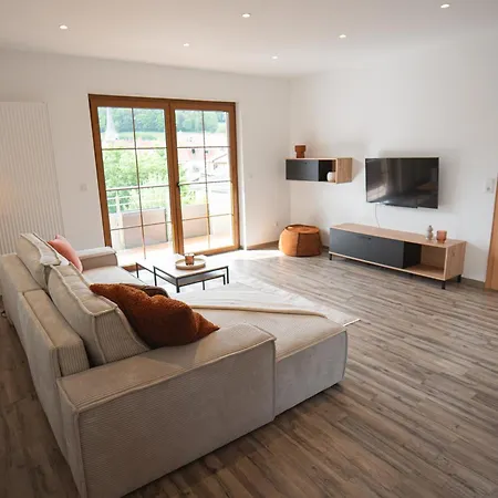 Mama-apartments - Haus Martina Im Herzen Der Rhoen - 3 Einzelbuchbare Moderne Fuer 2-8 Personen, Terrasse, Balkon, Garten, Und E-bike Keller, Lounge, Freies Wlan, Familienfreundlich * Poppenhausen