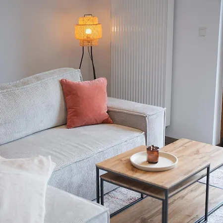 Mama-apartments - Haus Martina Im Herzen Der Rhoen - 3 Einzelbuchbare Moderne Fuer 2-8 Personen, Terrasse, Balkon, Garten, Und E-bike Keller, Lounge, Freies Wlan, Familienfreundlich Poppenhausen