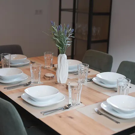 Mama-apartments - Haus Martina Im Herzen Der Rhoen - 3 Einzelbuchbare Moderne Fuer 2-8 Personen, Terrasse, Balkon, Garten, Und E-bike Keller, Lounge, Freies Wlan, Familienfreundlich Appartement *