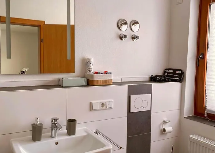 Mama-apartments - Haus Martina Im Herzen Der Rhoen - 3 Einzelbuchbare Moderne Fuer 2-8 Personen, Terrasse, Balkon, Garten, Und E-bike Keller, Lounge, Freies Wlan, Familienfreundlich 포펜하우젠