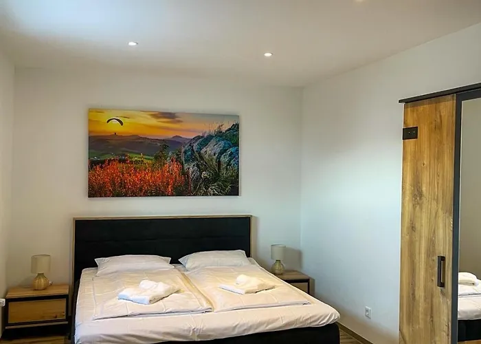 Mama-apartments - Haus Martina Im Herzen Der Rhoen - 3 Einzelbuchbare Moderne Fuer 2-8 Personen, Terrasse, Balkon, Garten, Und E-bike Keller, Lounge, Freies Wlan, Familienfreundlich 아파트