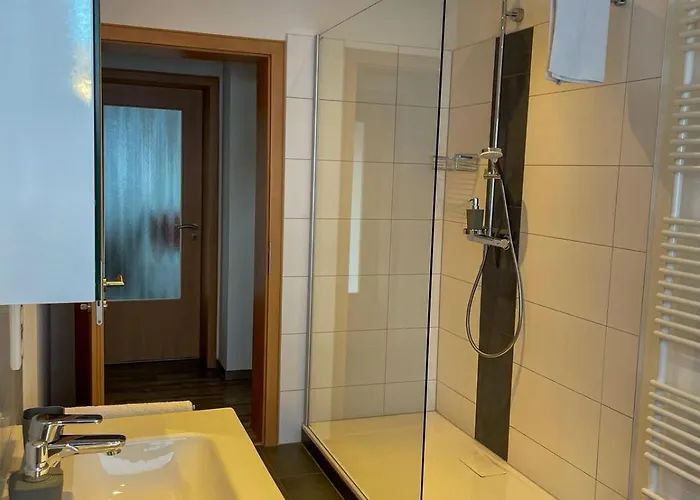 Mama-apartments - Haus Martina Im Herzen Der Rhoen - 3 Einzelbuchbare Moderne Fuer 2-8 Personen, Terrasse, Balkon, Garten, Und E-bike Keller, Lounge, Freies Wlan, Familienfreundlich Poppenhausen